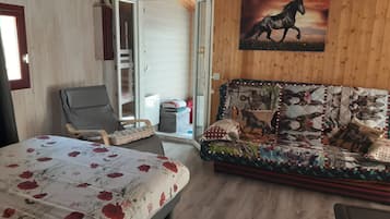 2 bedrooms, bed sheets