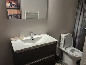 Shower, toilet paper