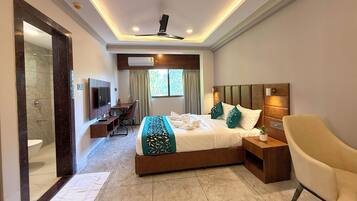 Deluxe Double Room, City View | Desk, laptop workspace, soundproofing, iron/ironing board