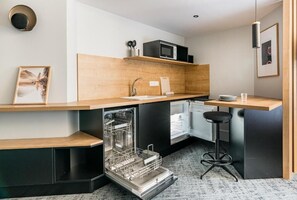 Superior Studio Suite, Garden View | Private kitchen | Fridge, microwave, stovetop, cookware/dishes/utensils