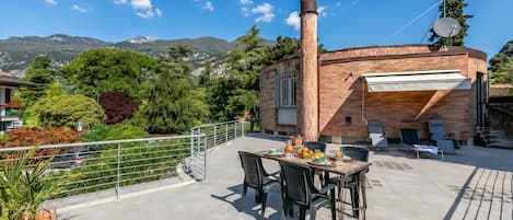 Standard-Apartment, Mehrere Schlafzimmer (The Arco Round House) | Speisen im Freien