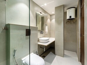 Dusche, Haartrockner, Bidet, Handtücher