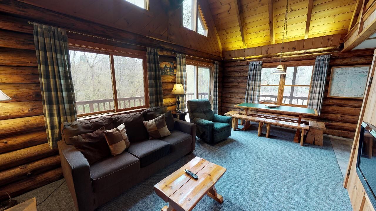 Televisión y chimenea 