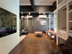 Neljän hengen perhehuone, näköala puutarhaan | Ilmainen Wi-Fi, vuodevaatteet