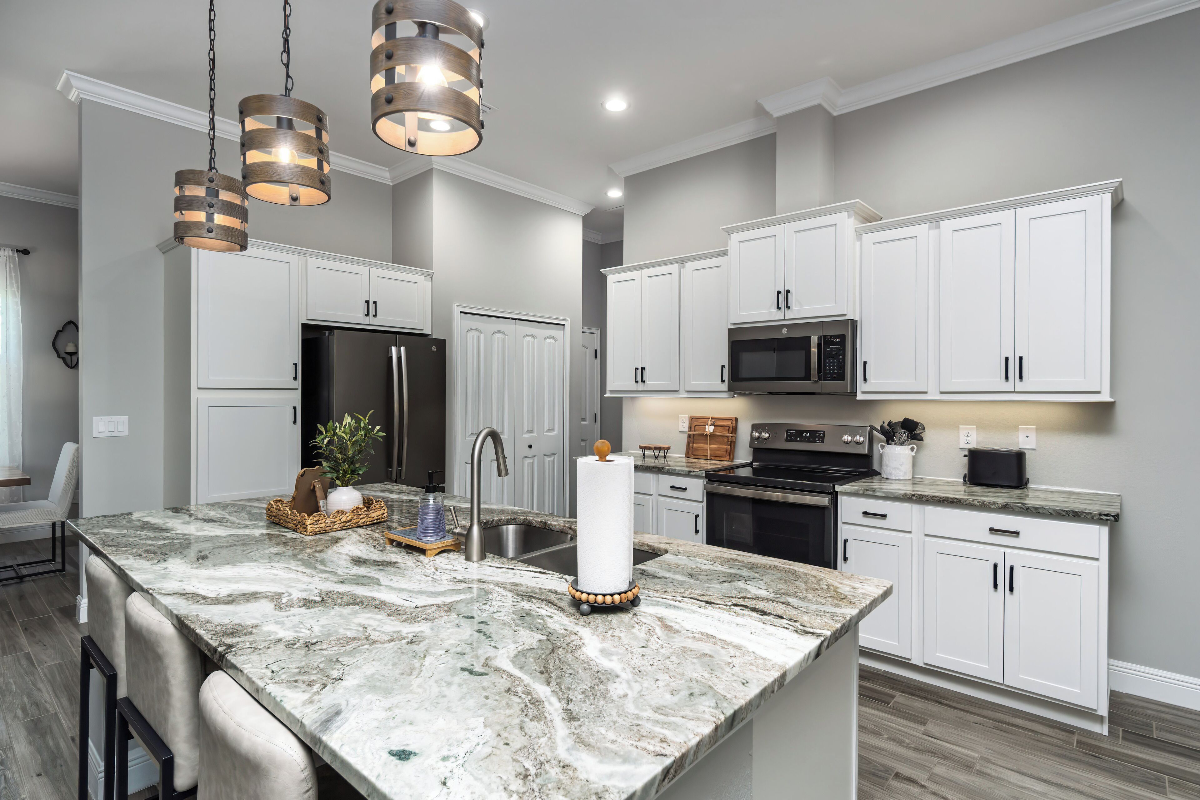 Refrigerador, microondas, horno y parrilla de estufa 