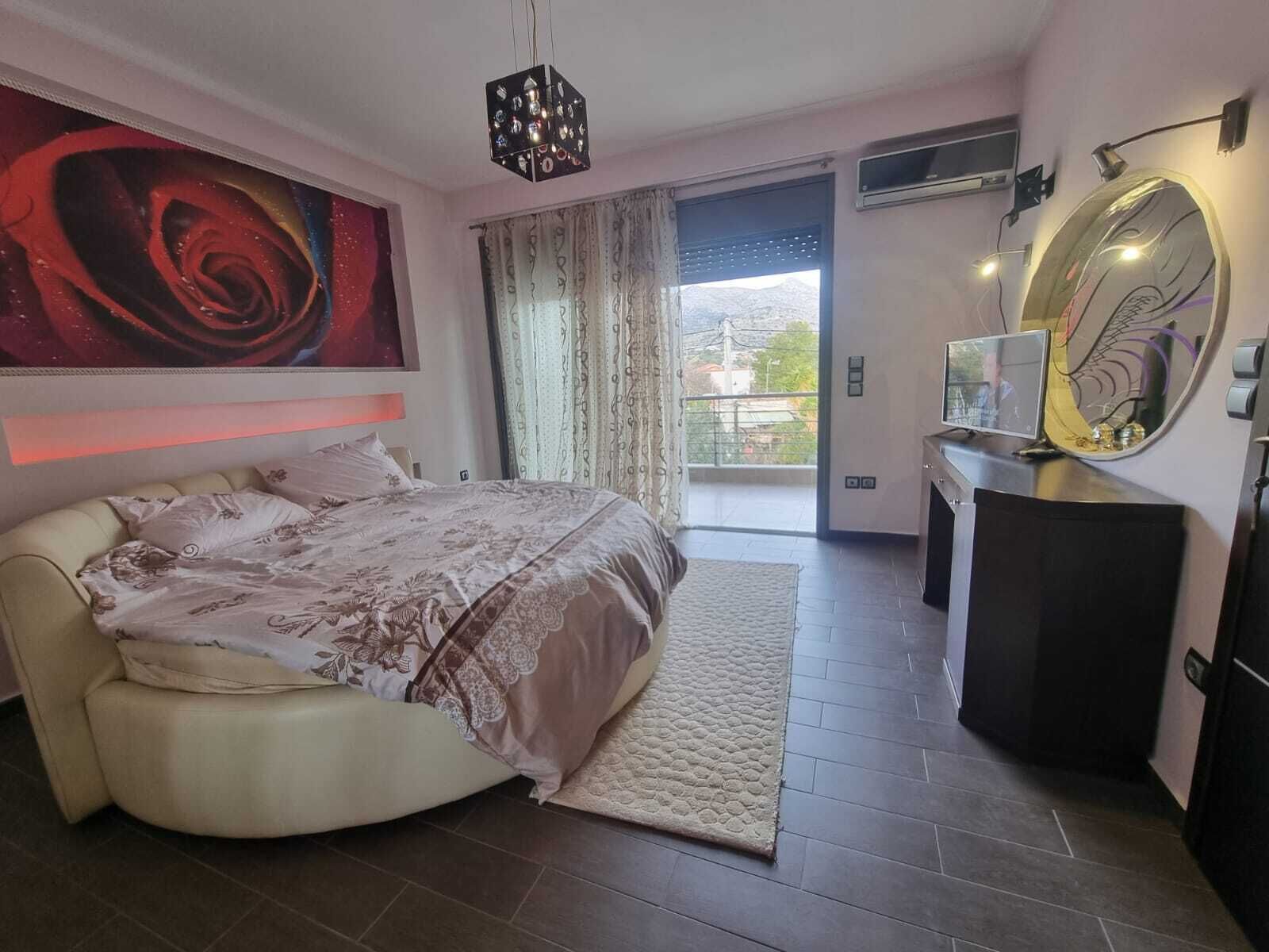 5 bedrooms, in-room safe, desk, iron/ironing board