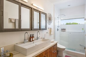 Hair dryer, towels - Casa Soleil - A Family Friendly Oasis (Palm Springs)