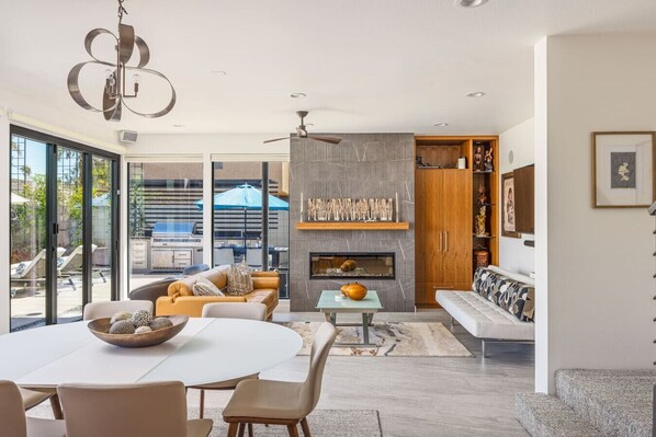 TV, fireplace
