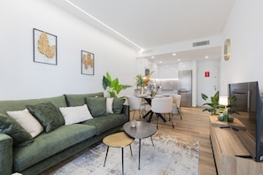 TV - Amorosa – Stylish and Elegant Apartment in Villamartin (Villamartín)