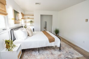 5 bedrooms, desk, iron/ironing board, travel crib