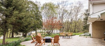 Private•CREEKside•fireplc•pool table•KING bed•patio•BBQ•AC•WIFI•nature lovers