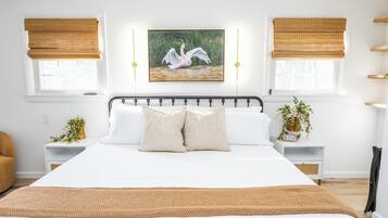 5 sovrum, skrivbord, strykjärn/strykbräda och resesäng