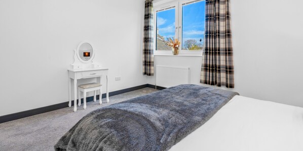 5 chambres, fer et planche à repasser, Wi-Fi, draps fournis