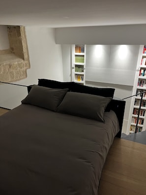 1 habitación, tabla de planchar con plancha, wifi y ropa de cama 