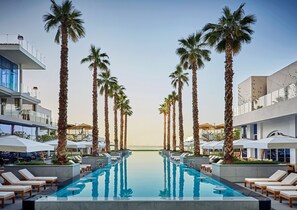 Apartment - Spacious Beachside 2BR M at Five Palm Jumeirah (Dubai)