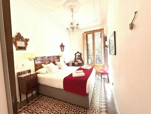 4 bedrooms, in-room safe, desk, iron/ironing board - Great patio, 4 baths (3 en-suite), 19th Century, Central (Barcelona)