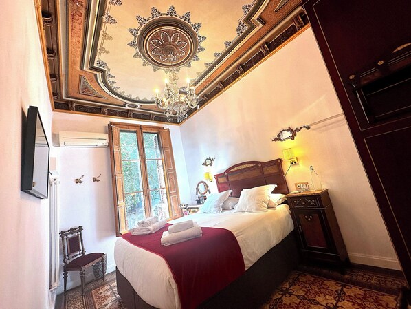 4 bedrooms, in-room safe, desk, iron/ironing board