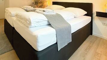 2 bedrooms, desk, iron/ironing board, travel cot