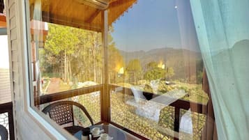 Deluxe Room, Mountain View | Desk, laptop workspace, free WiFi