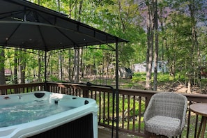 Tina de hidromasaje al aire libre