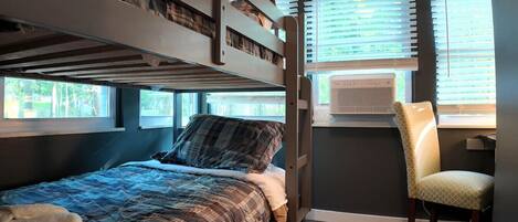 2 عدّة غرف نوم وواي فاي مجانًا وملاءات أسرّة