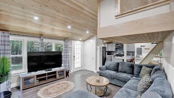 Smart-TV, Kamin, Arbeitsbereiche