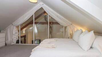 2 bedrooms, individually decorated, individually furnished, free WiFi