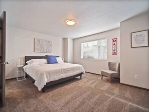 3 bedrooms, iron/ironing board, free WiFi, bed sheets