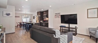 This townhouse is a 3 bedroom(s), 2.5 bathrooms, located in Spokane, WA.