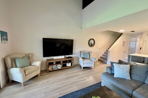 Fernseher, Tischtennisplatte