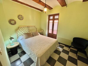 5 chambres, bureau, fer et planche à repasser, accès au Wi-Fi (inclus)