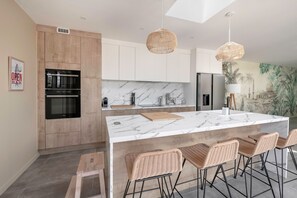 Kühlschrank, Mikrowelle, Ofen, Geschirrspüler