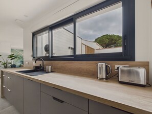 Kühlschrank, Mikrowelle, Ofen, Geschirrspüler