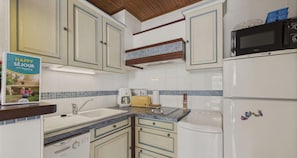 Kühlschrank, Mikrowelle, Geschirrspüler