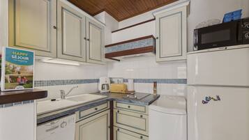 Fridge, microwave, dishwasher, coffee/tea maker