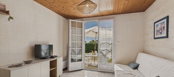 100 m from the Port – Apartment with Terrace for 4