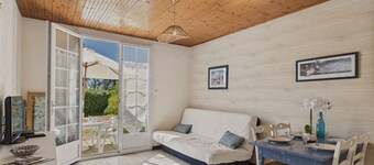 100 m from the Port – Apartment with Terrace for 4