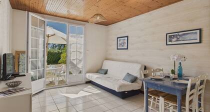 100 m from the Port – Apartment with Terrace for 4