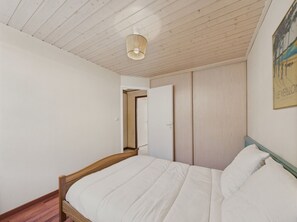 1 bedroom, iron/ironing board