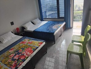 Quadruple Room, Non Smoking, Mountain View