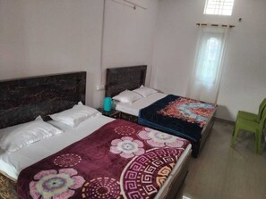 Dreibettzimmer, Nichtraucher, Bergblick | Zustellbetten, Bettwäsche