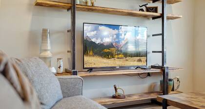 Park Views~Affordable Comfort~Walk to Downtown