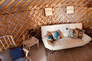 Living area - ‘PEARL’ a luxury waterside yurt with harbour views (Emsworth)