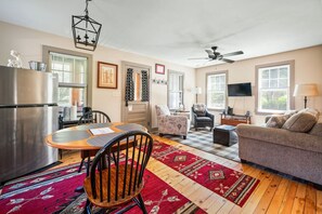 TV - "Rocky Bottom" Cabin • Creekside • Fire Pit • BBQ • Fishing (Phoenicia)