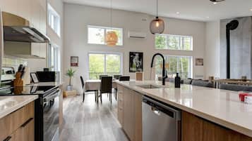 Refrigerador, microondas, horno, placa de cocina