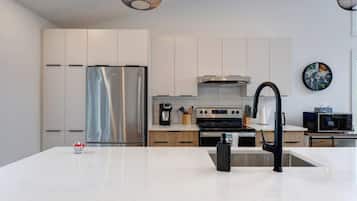 KylskÄp, mikrovÄgsugn, ugn och spishÀll