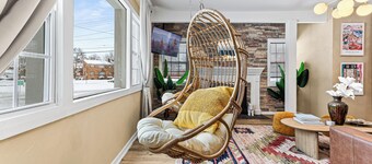 Spacious group resort- hot tub, game room, 10 mins to downtown- family perfect!