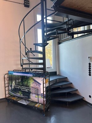 Gallery-huoneisto, näköala puutarhaan | Oleskelualue | LED-televisio, Netflix, pöytäjalkapallopöytä, kirjoja