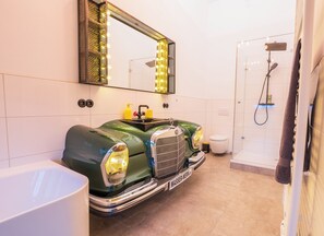 Gallery Condo, Garden View | Bathroom