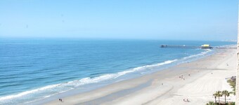 Beautiful oceanfront condo close to many attractions - Arcadian II B15